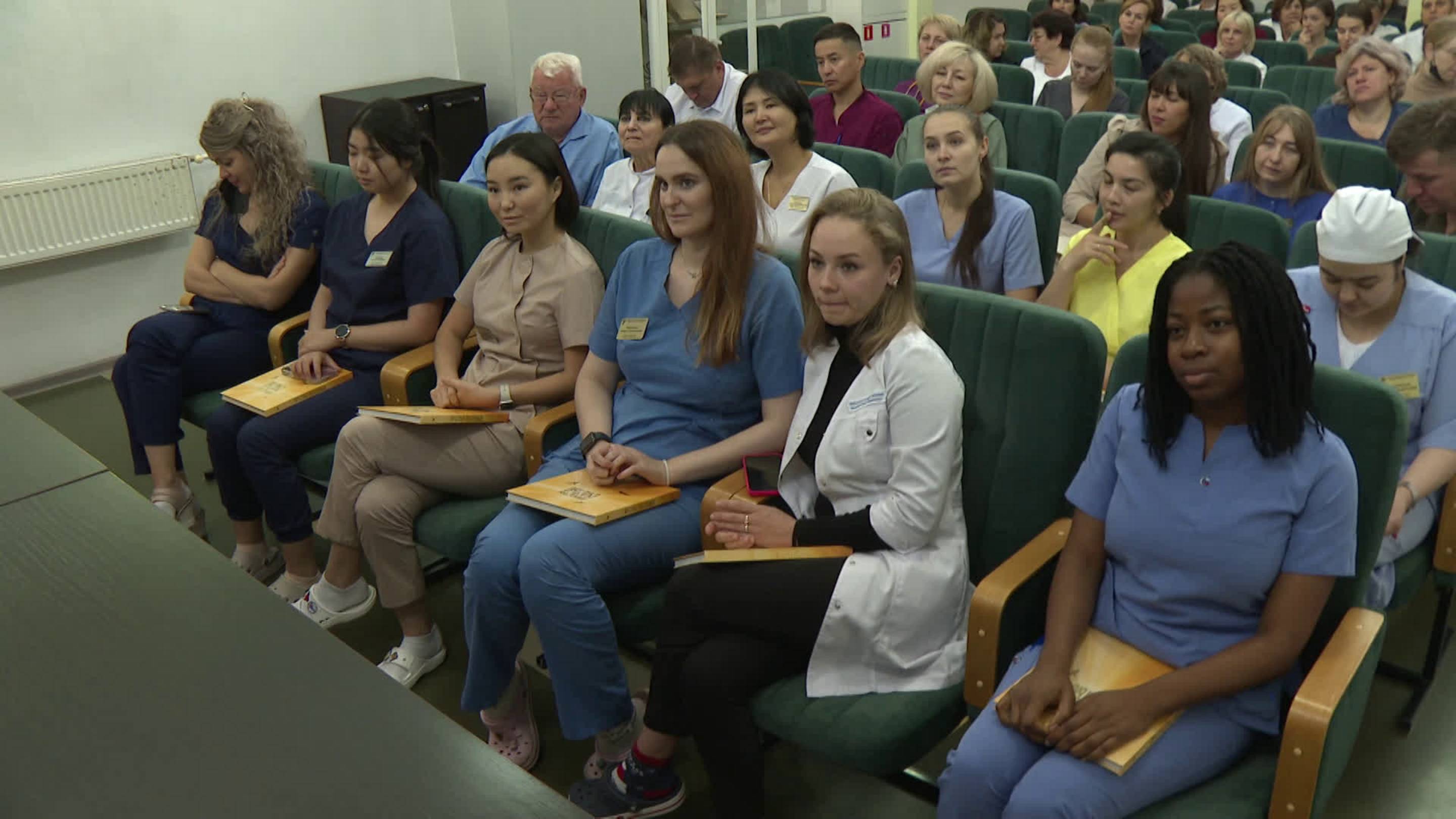 В Международный день медика будущие врачи Иркутской области торжественно принесли клятву ординатора