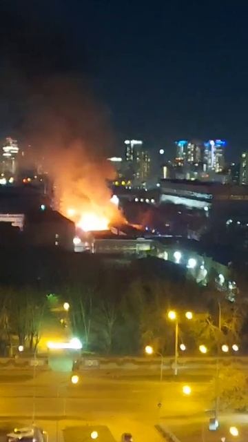 В Екатеринбурге пожар. Предварительно, горит Уральский турбинный завод.Информация о пострадавших нет