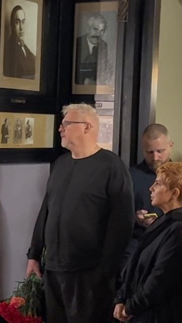 Сын успел приехать попрощаться с мамой актрисой Ниной Гуляевой / Вячеслав Невинный МХТ ИМ.ЧЕХОВА