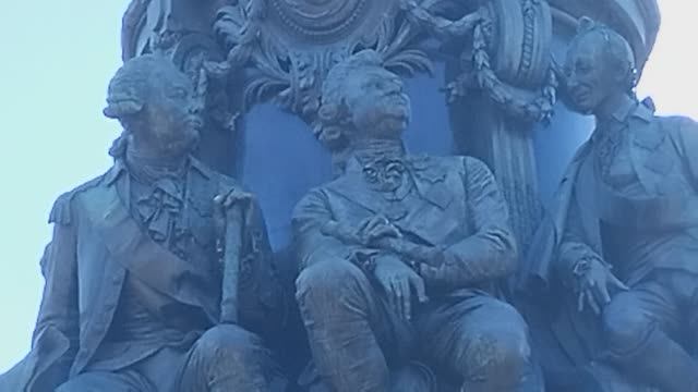 Памятник Екатерине Второй.