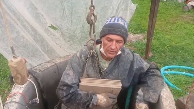 Ст. Томь. Разорвало шахту колодца, всегда соглашайтесь на скобы на швы. Podkapaev.ru