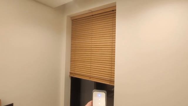 Горизонтальные жалюзи с электроприводом, система Coulisse, материал бамбук 50 мм  управление пультом
