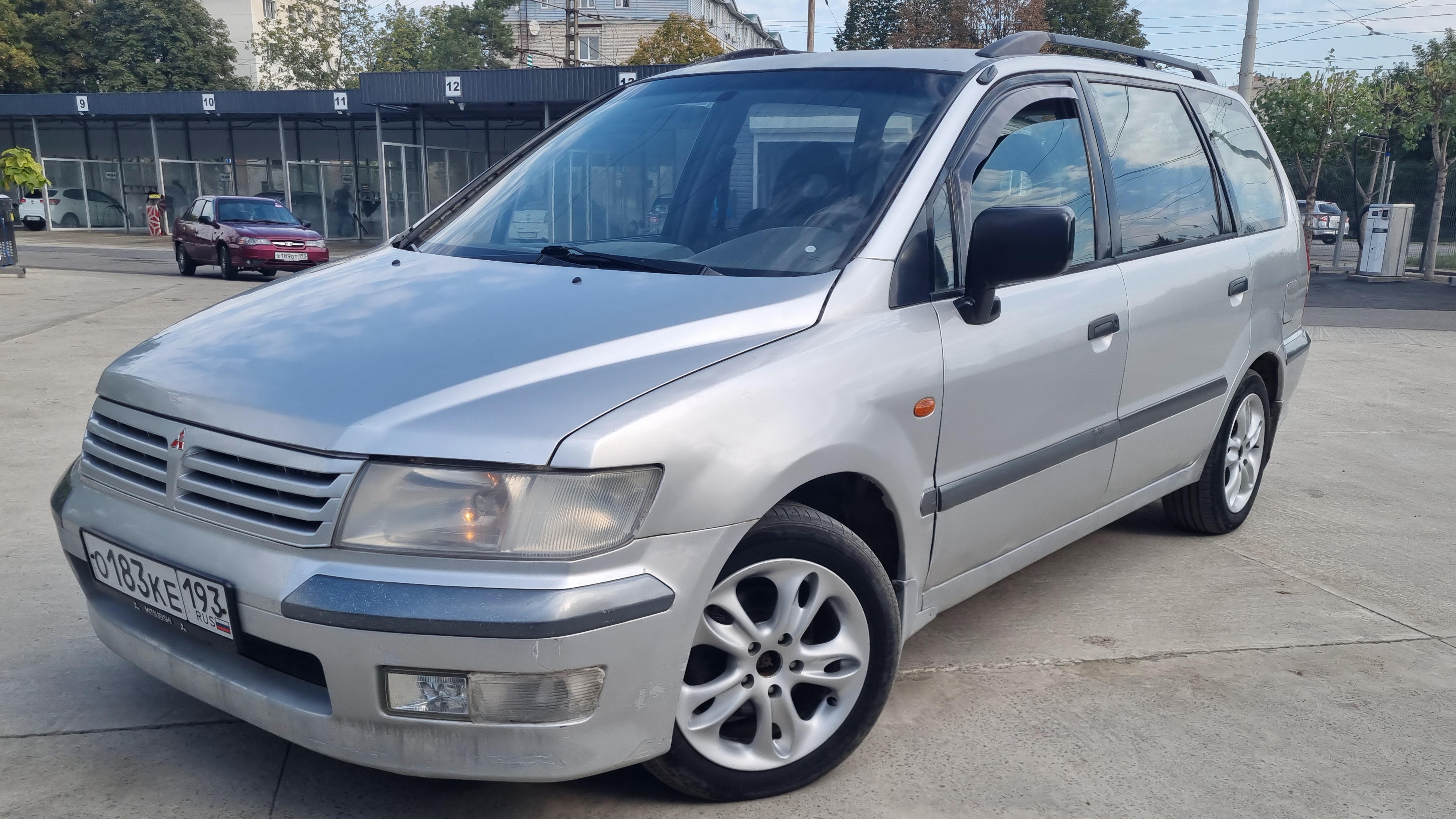 Mitsubishi Space Wagon 2000г 2.4 АТ