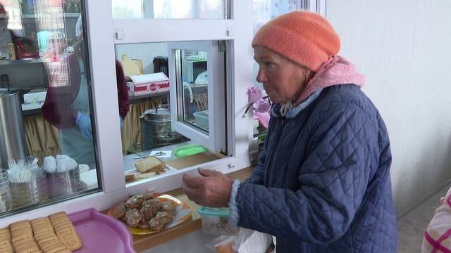 ВЕДУЩИЕ, ПРОДЮСЕРЫ И КОРРЕСПОНДЕНТЫ НАШЕГО ТЕЛЕКАНАЛА НА ОДИН ДЕНЬ СТАЛИ ОФИЦИАНТАМИ