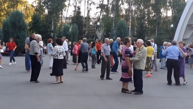 ШИКАРНЫЕ ТАНЦОРЫ👍🌺😉_ ТАНЦЫ В ПАРКЕ ГОРЬКОГО СЕНТЯБРЬ 2020