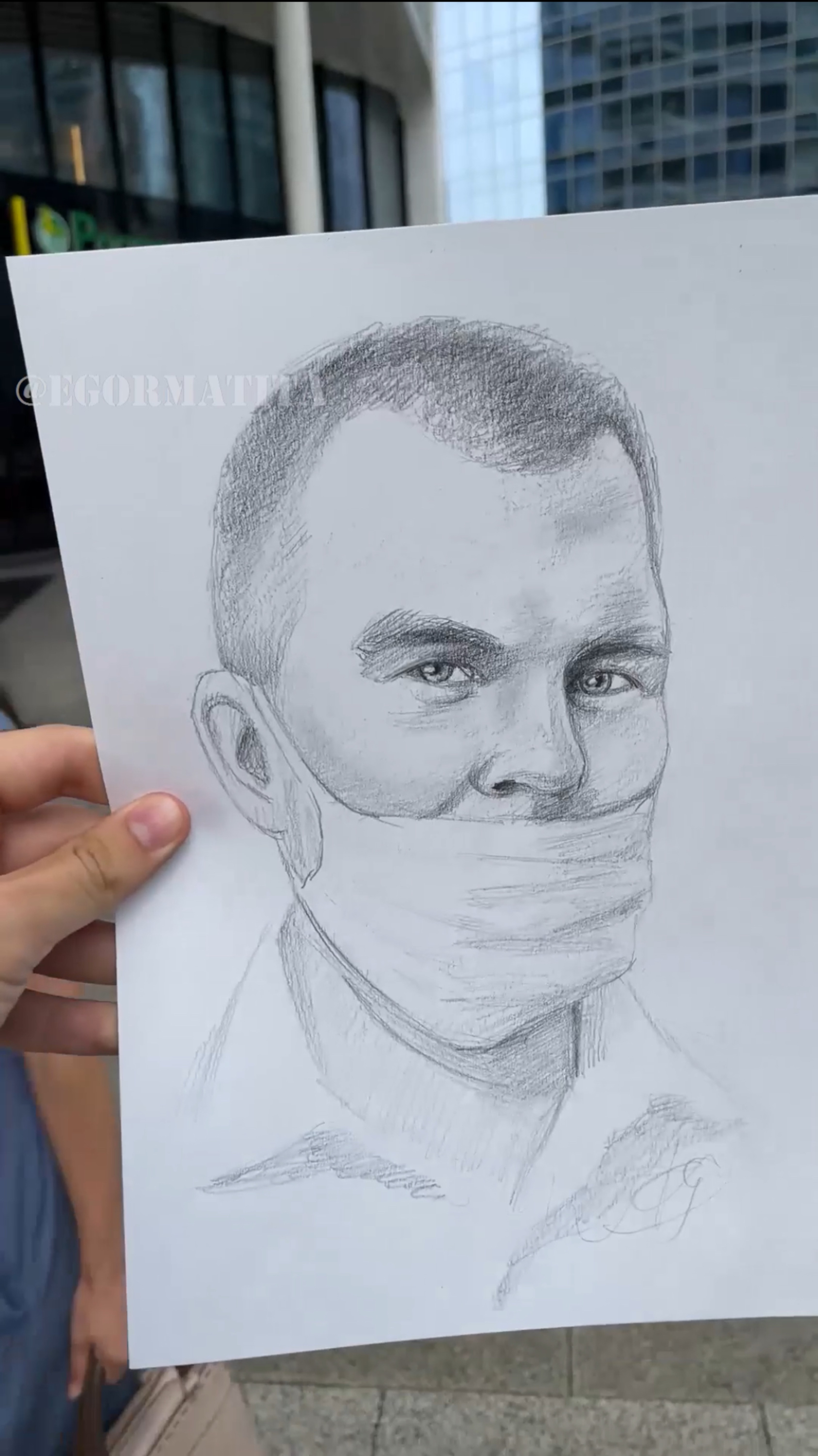 Рисую людей на улице! Жмите выше, чтобы получить 🎁