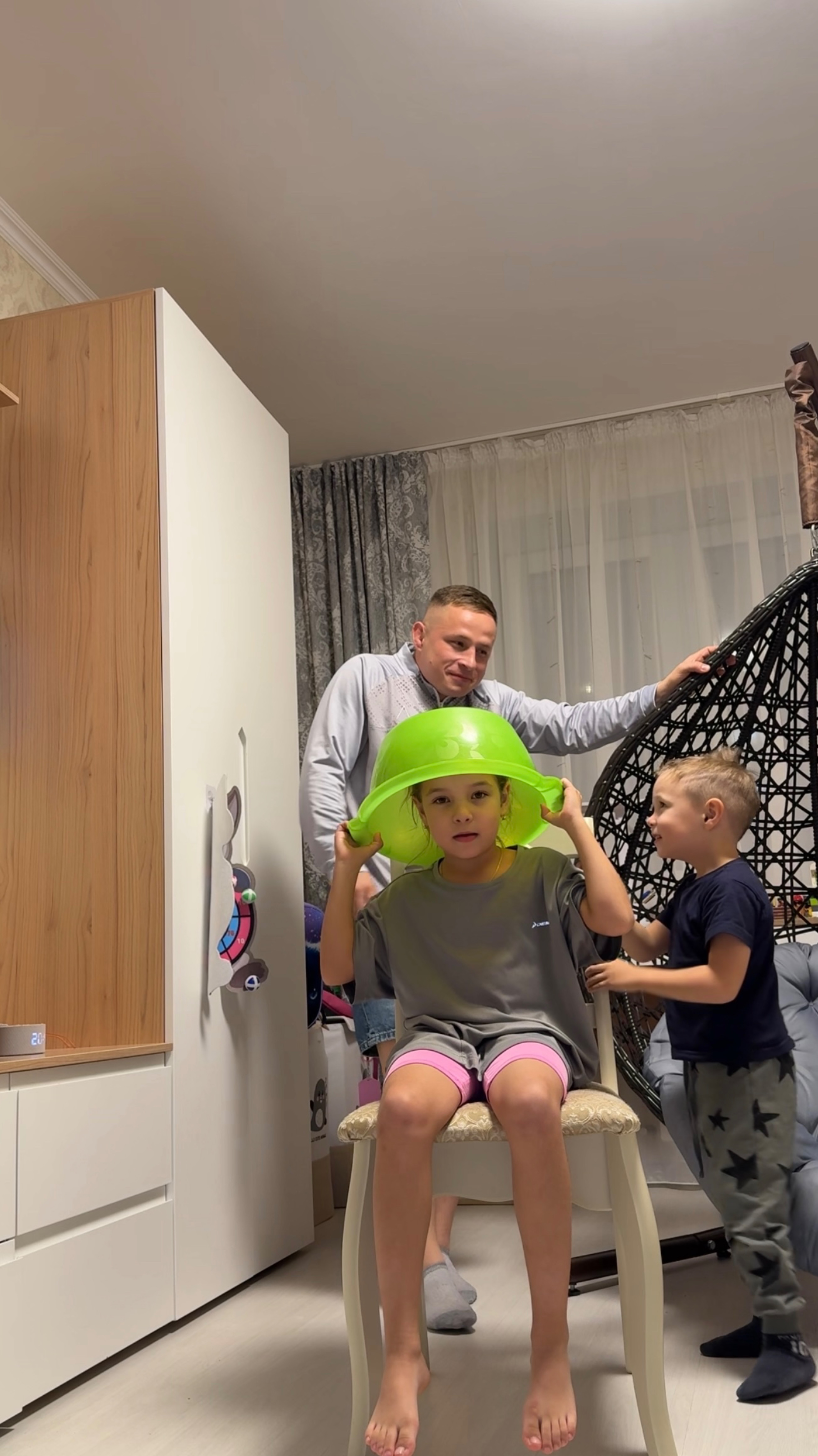 Семейная игра «Угадай, кто ударил!» 😂
