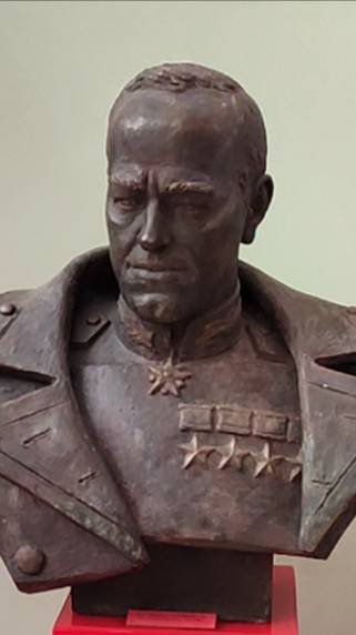Бюст маршала СССР Г.К.Жукова
