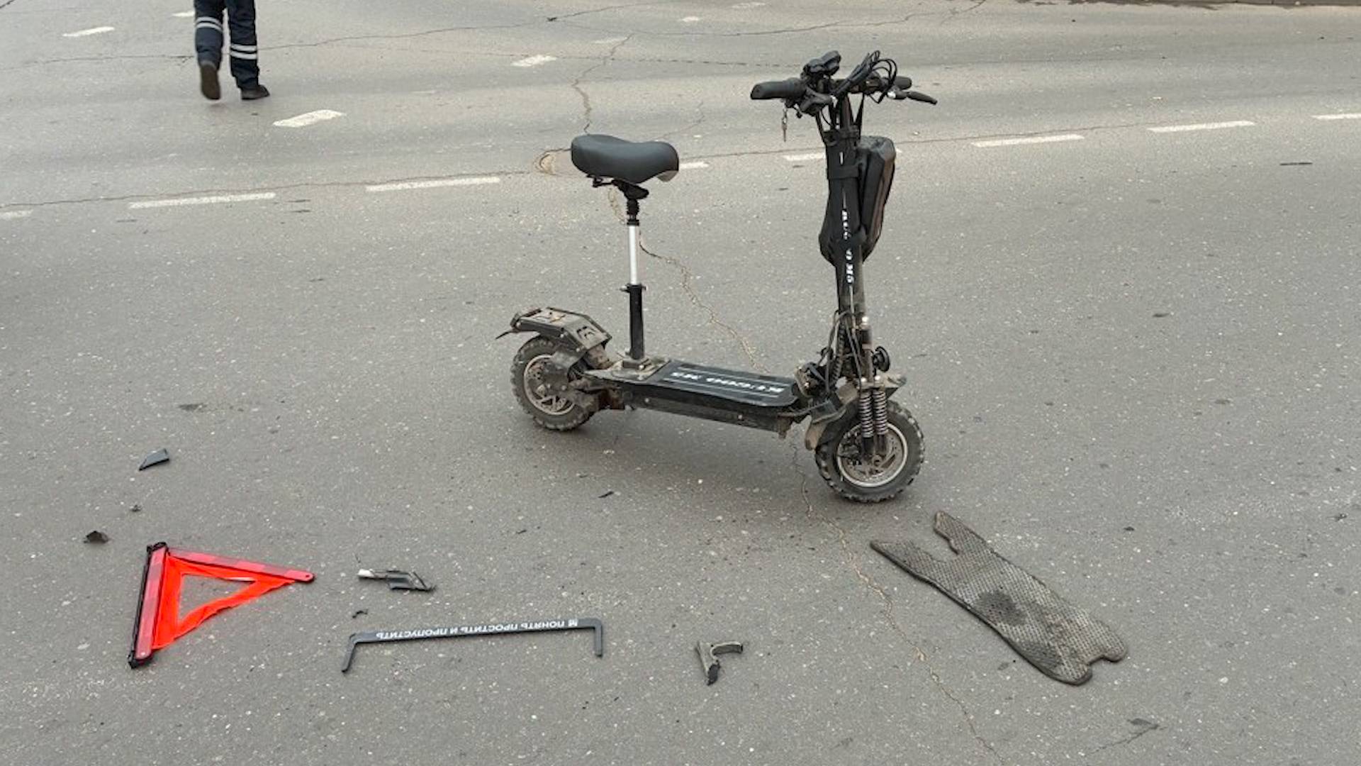 (Рыбинск-40) В ДТП ПОСТРАДАЛ ВОДИТЕЛЬ ЭЛЕКТРОСАМОКАТА