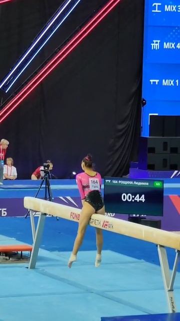 Рощина на бревне