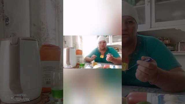 Распаковка не большая. Пробую манник.