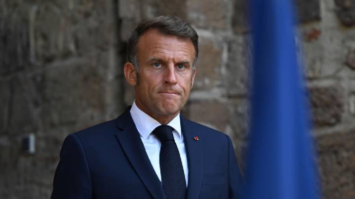 Le Figaro: Бюро Нацсобрания Франции отклонило предложение об отставке Макрона