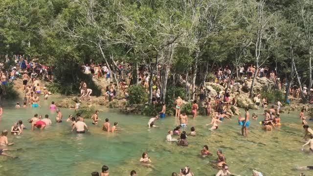 Дикий пляж на водопаде КРКА , Хорватия