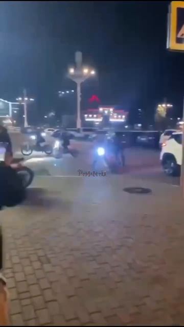 мент как черепашка нинзя, будто из канализационнго люка выпрыгнул 🤣
