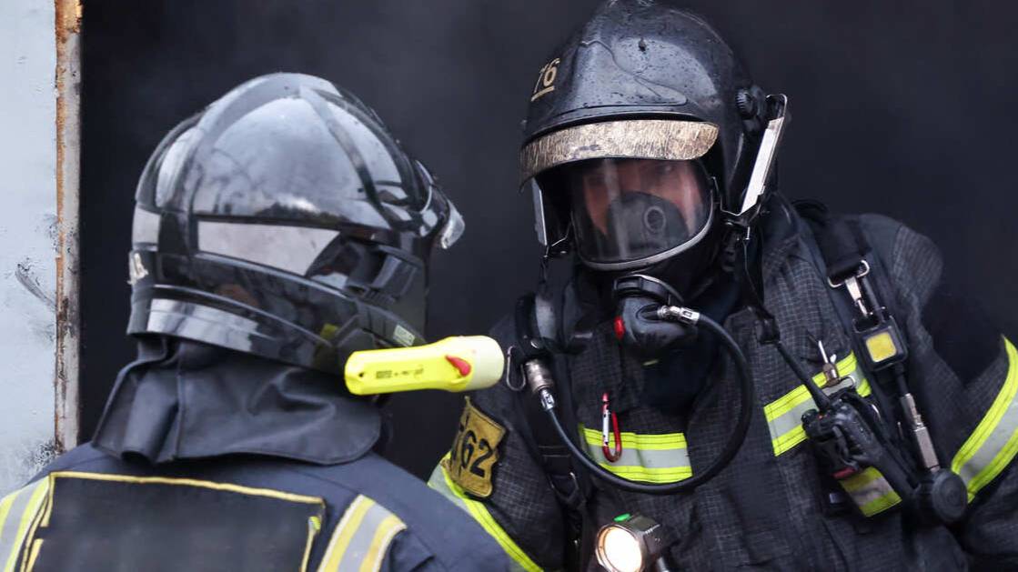 Тела двух мужчин нашли в элитном ЖК после пожара в Петербурге