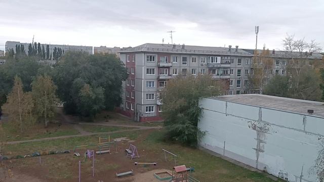 Поздняя осень, вид из окна