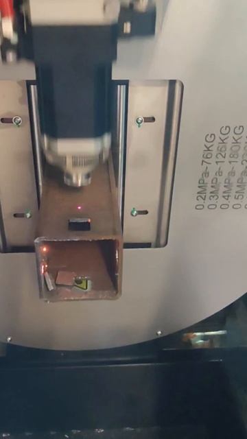 Лазерный станок XTC-1530GT: быстрая смена столов и процесс резки металла