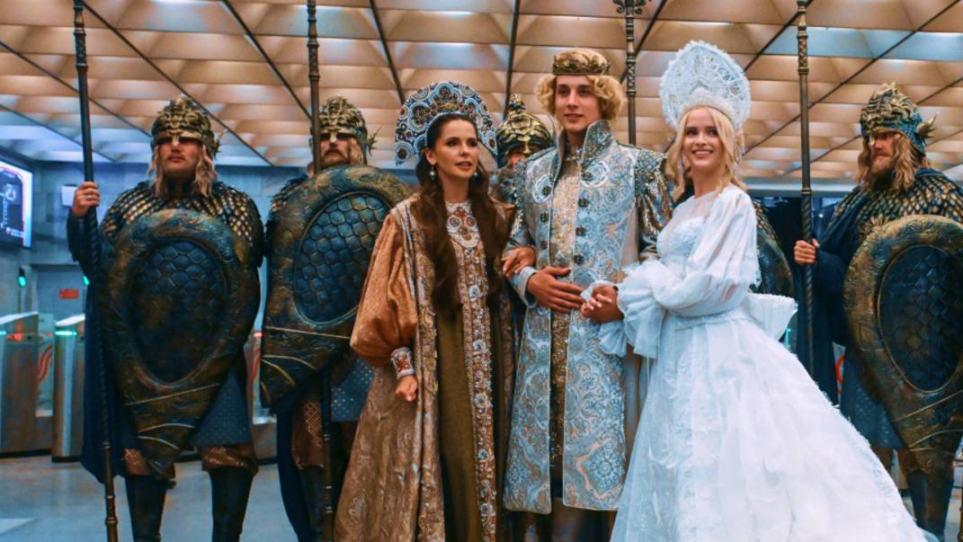 Обломали пики: герои сказки Пушкина во главе с Лизой Моряк спустились в метро