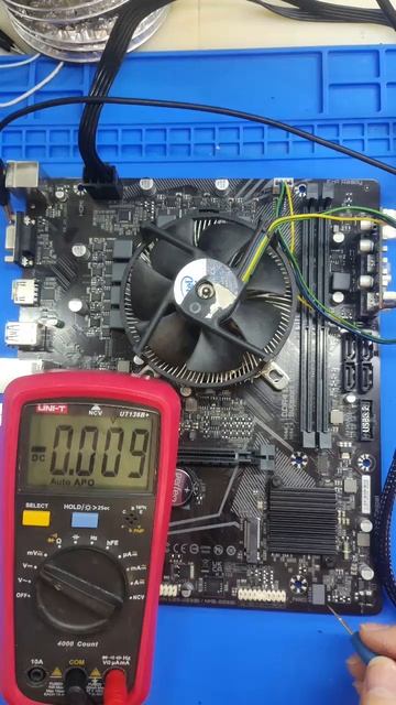 GIGABYTE не изменяя своим традициям. Типовуха с BIOS #ремонтматеринскихплат #intel #lga1200