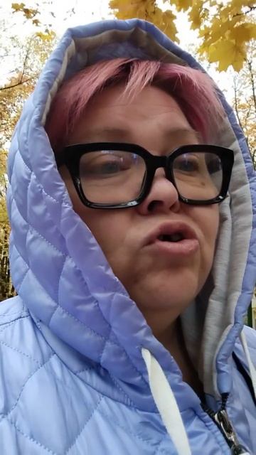 Пораньше сегодня встали. Мама уже сдала анализ, а я убегаю по делам