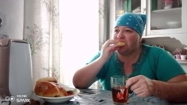 На завтрак пирожки с чаем. Приятного просмотра 😉.
