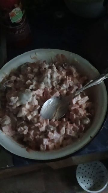 Пицца моя собственная. Грибы, кечунез и разные виды колбасы.