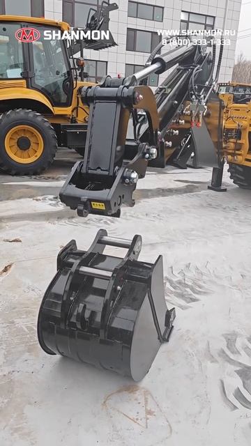 Работа гидравлического быстросъёмного механизма экскаватора-погрузчика SHANMON