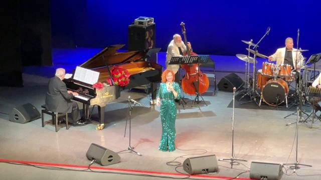 Джазовый оркестр имени Олега Лундстрема (вокал)