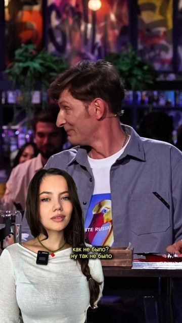 Как стать ближе к аудитории? Олеся снимает каблуки и мы сразу видим - она наша!