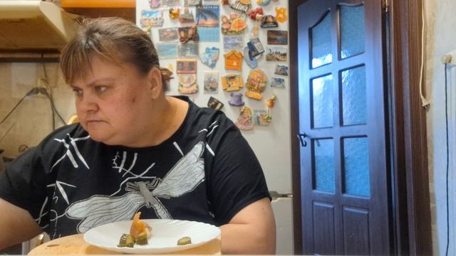 мукбанг  ем  пирожки  пью кофе 