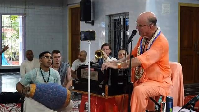 2025.10.07 01 Indradyumna Swami Kirtan
