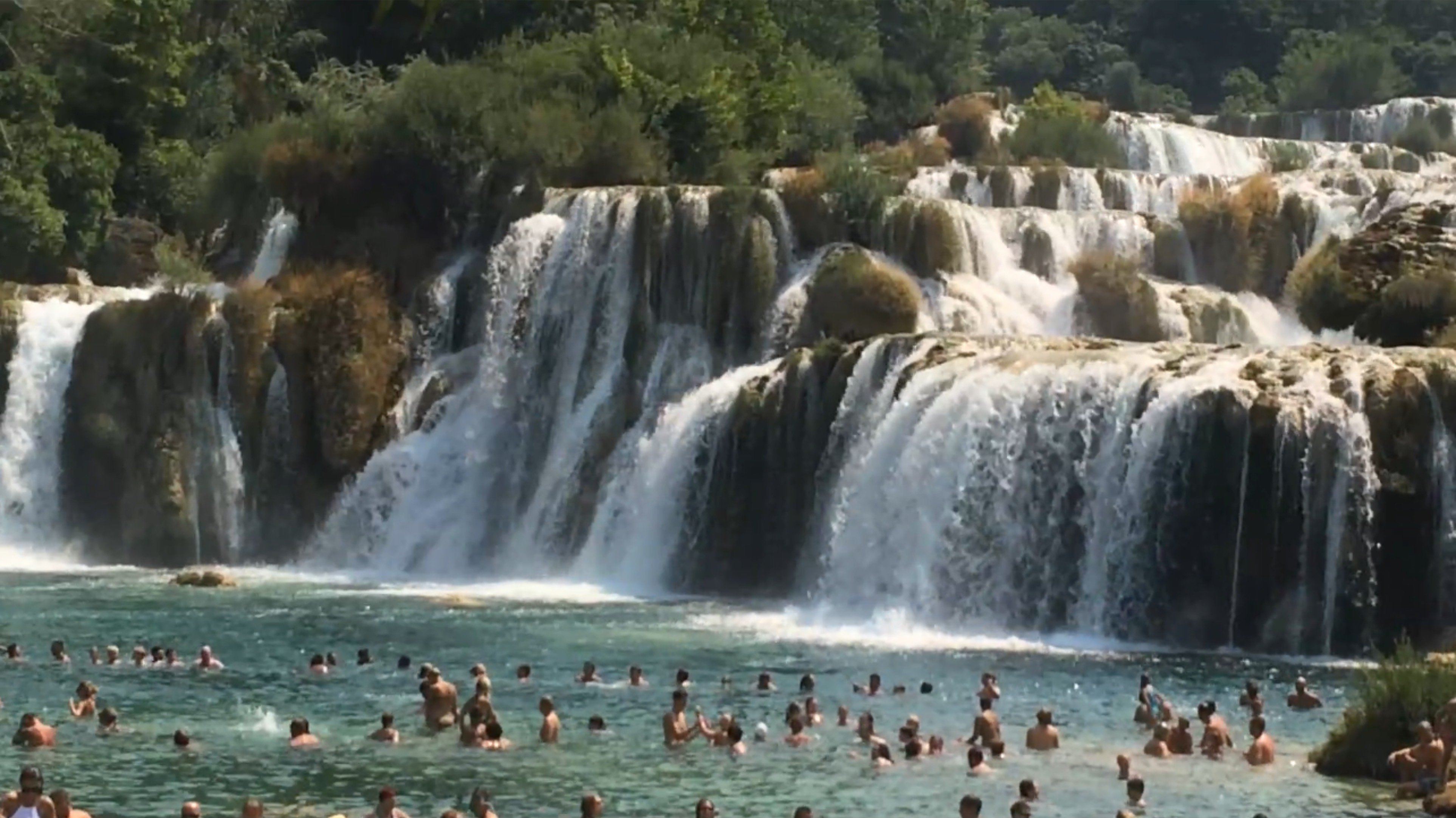 Отличный Дикий пляж на водопаде КРКА  , Хорватия