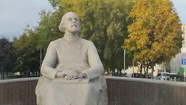 На улице Циолковского.