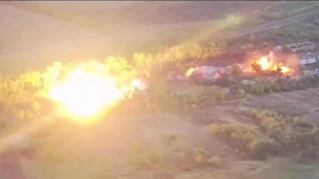 По позициям ВСУ южнее Купянска наш СУ-34 нанес сокрушительный удар.