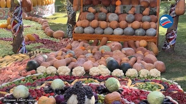 В резиденции Рахмона для встречи с Путиным приготовили картины из фруктов и овощей