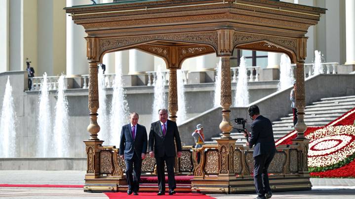 Путин и Рахмон обсудили вопросы противодействия терроризму и экстремизму