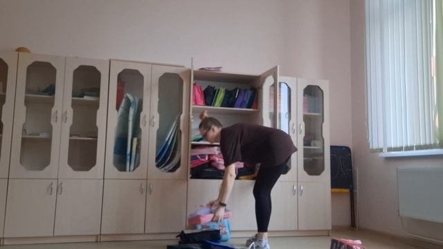 Как мама убирает класс и раздевалку во время дочкиных каникул, школа🍁🥰Таисия идёт в школу❤️Октябрь