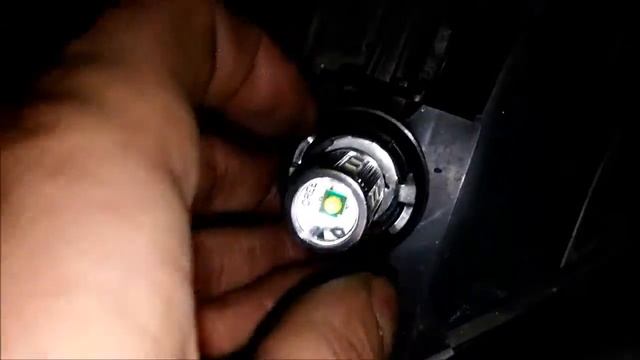 #038 замена лампы в фаре (дхо)Audi Q7