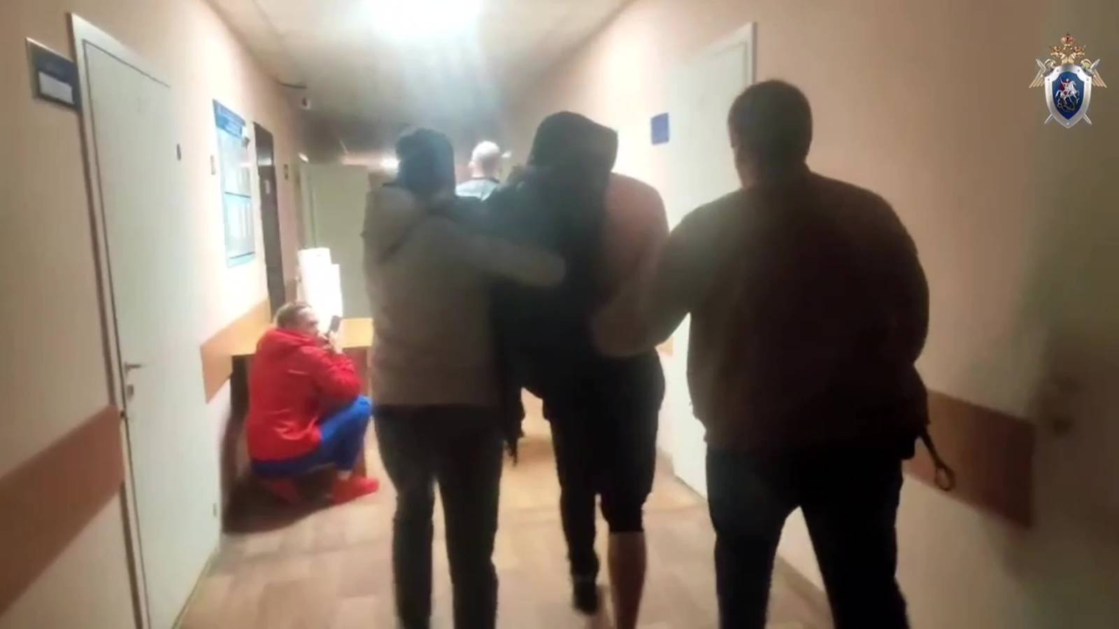 Выбросившего дочь из окна уфимца доставили в следственный отдел