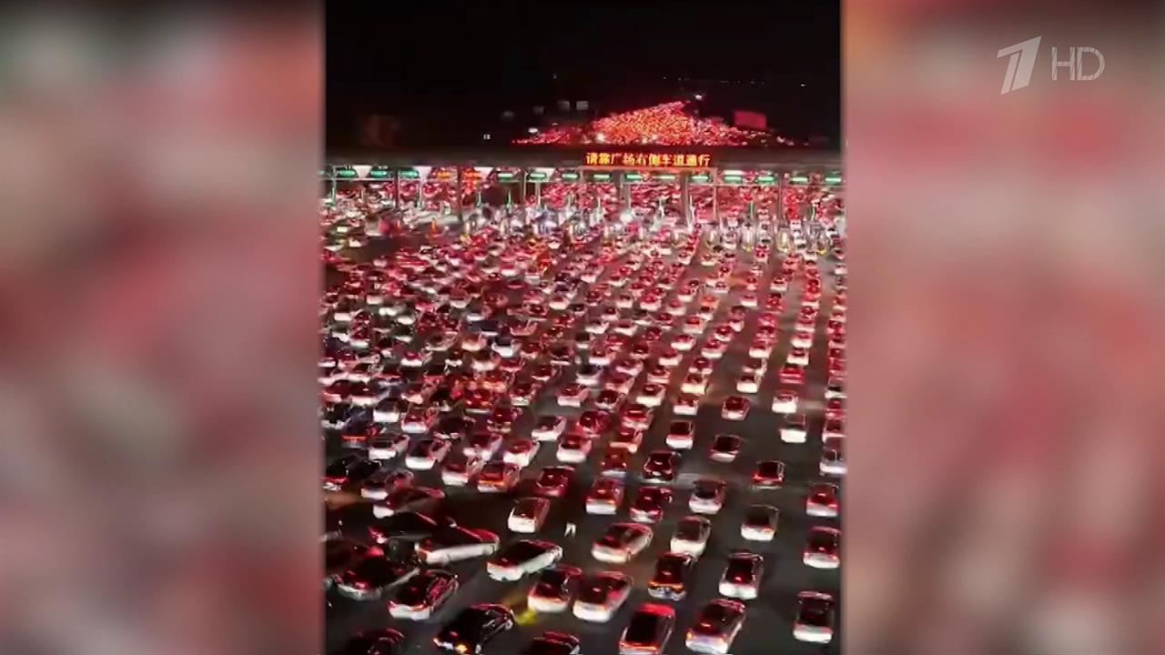 Впечатляющие кадры пришли из Китая, где в пробке у Пекина застряли миллионы машин