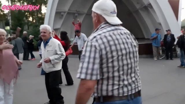РОЗЫ АЛЫЕ!🌹👍_ ТАНЦЫ В ПАРКЕ ГОРЬКОГО ХАРЬКОВ ОКТЯБРЬ 2020