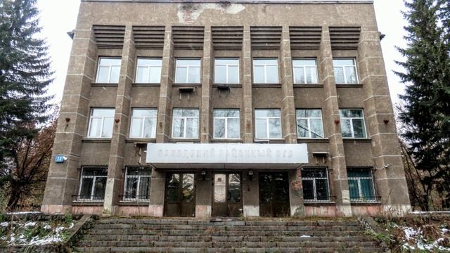 Был КЭМЗ, сейчас там разные Тц. Кемерово