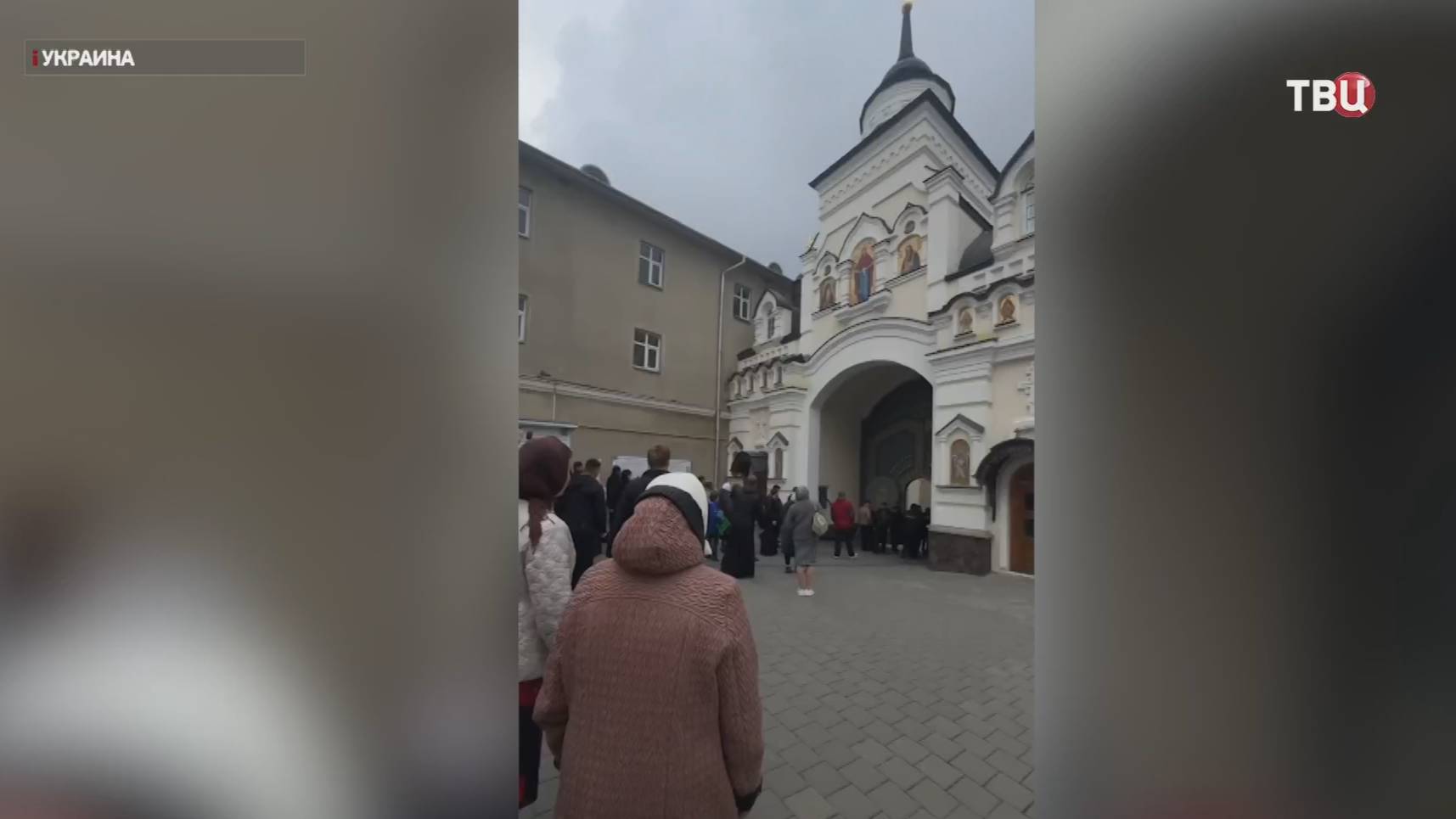 Попытку вторжения в Успенскую Почаевскую лавру пресекли студенты духовной семинарии / События на ТВЦ