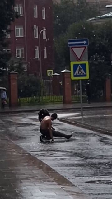 Под дождём