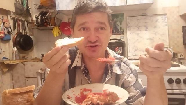 МУКБАНГ  борщ. стоит ли  подчиняться и слушать  другого человека