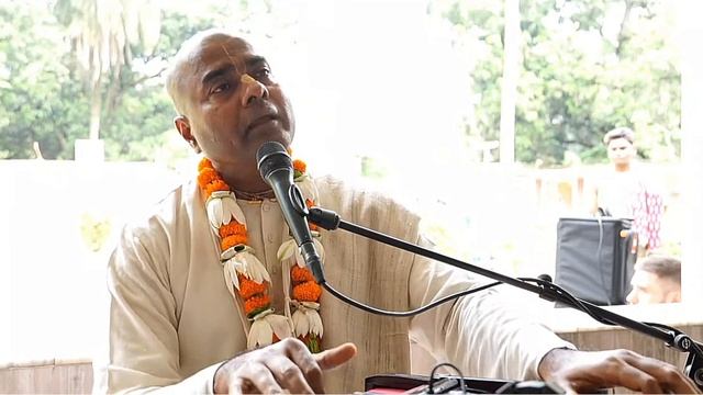 2025.10.08 04 Nara Gopal Prabhu Kirtan