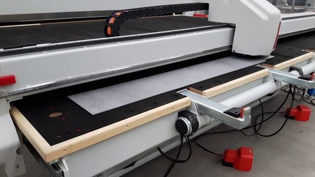 Раскрой листа керамики толщиной 5 мм на столе раскроя Intermac Genius RS-A