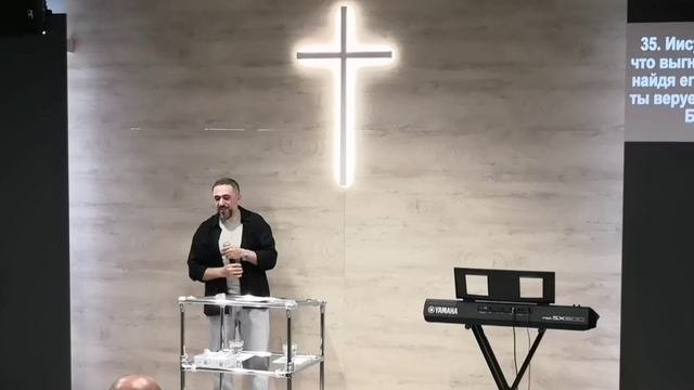А кто Он , чтобы мне веровать в Него