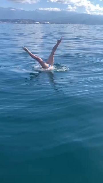 Синхронное плаванье в открытом море.