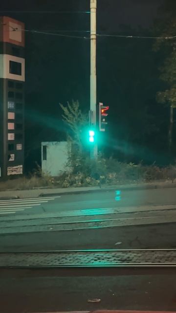 На улице Челюскинцев в Донецке возле Донецк Сити установили новые светофоры